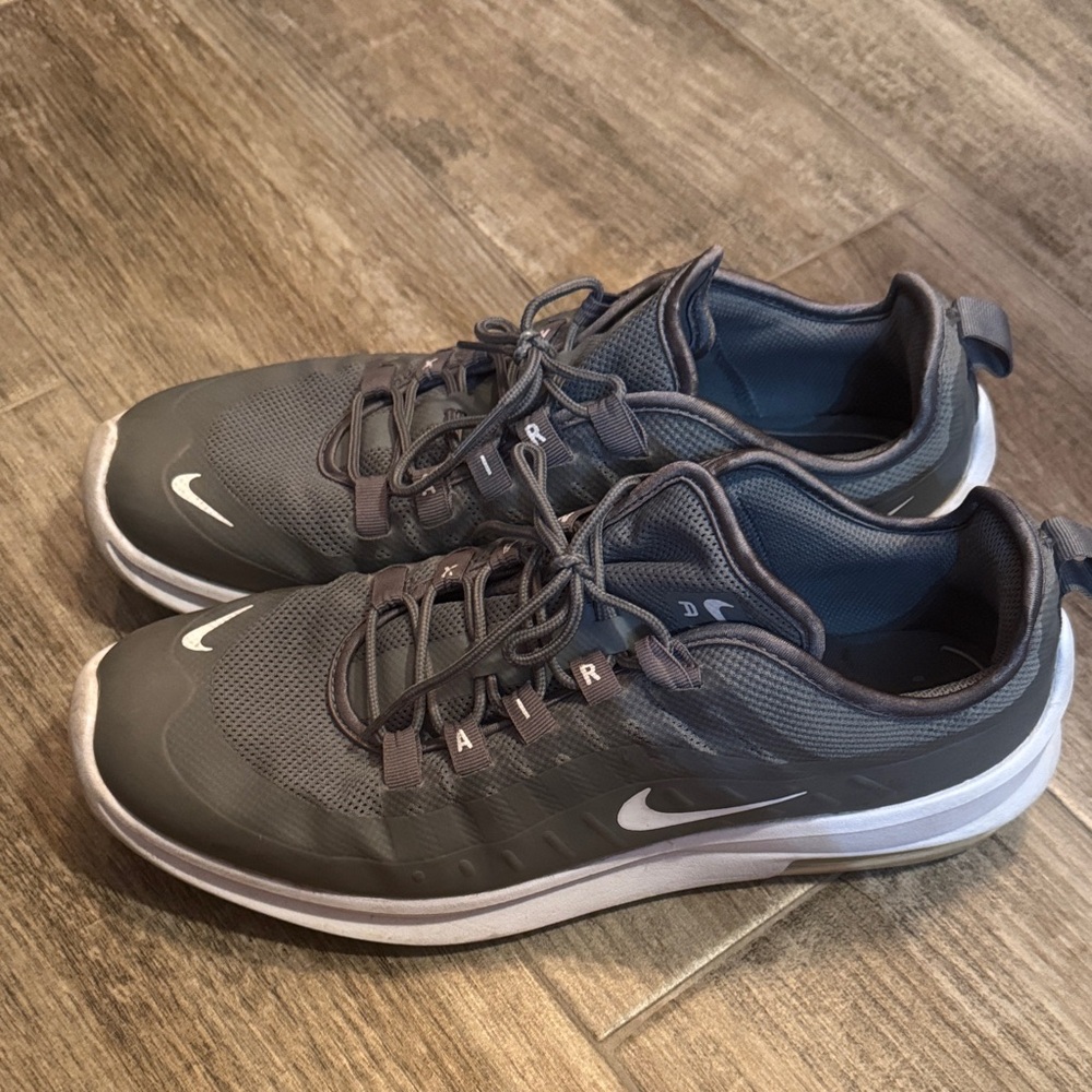 Nike Men's Gray and White Athletic Shoes